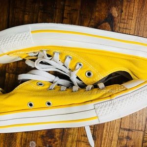 Women’s Converse Yellow size 8